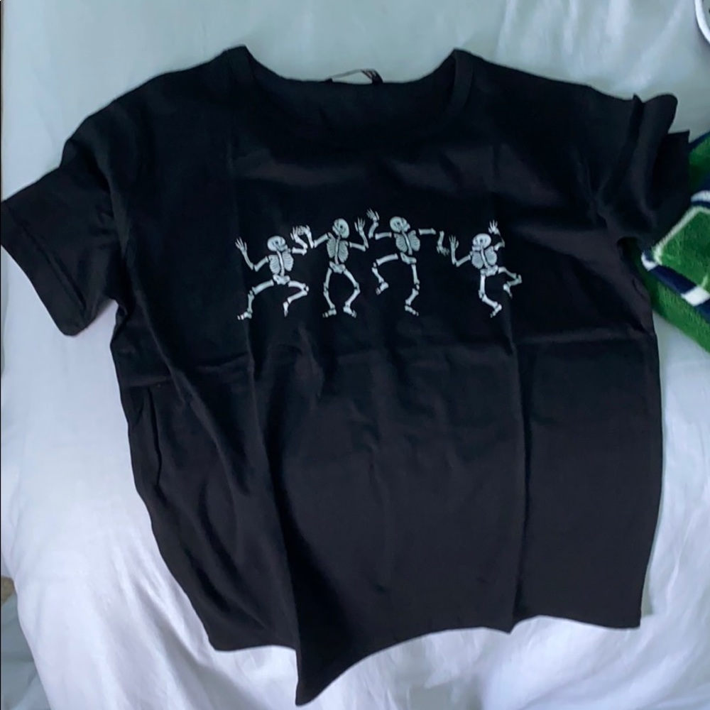 Skull black and white shirt